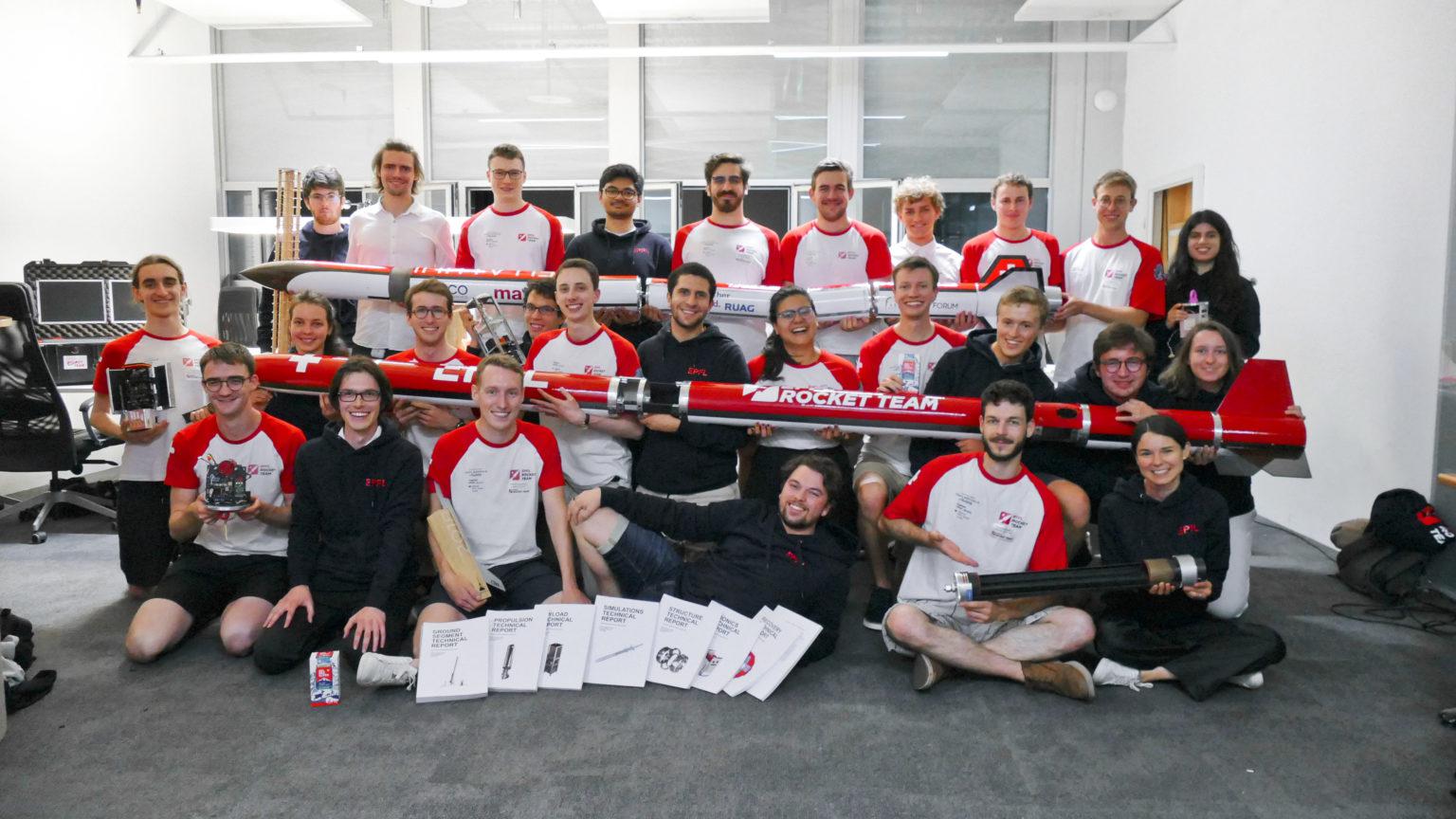 group photo of epfl rocket team